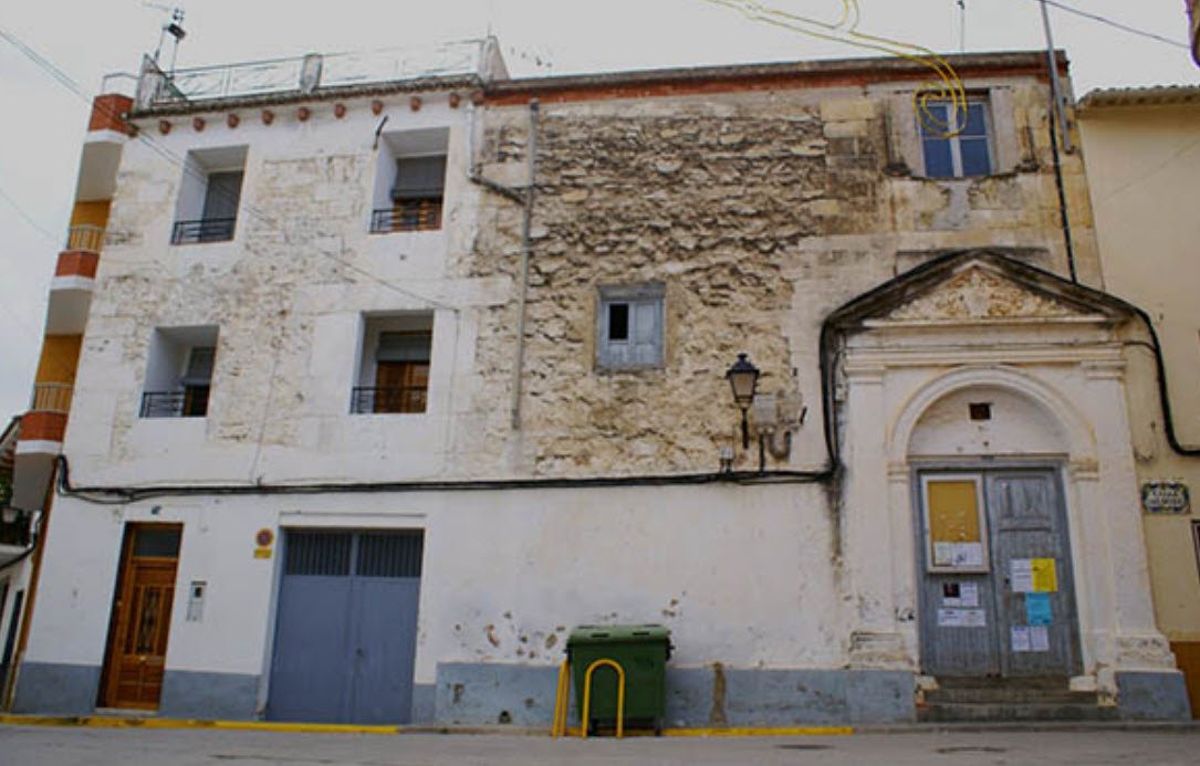 Puerta del Palacio-Castillo de Bicorp, Spain